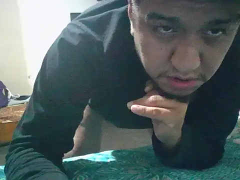 Snapshot of manolo666hot chatting on 11/28/25, 08:22 manolo666hot online show from 11/28/25, 08:22