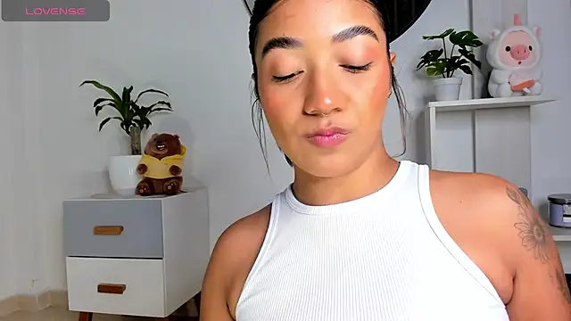 Snapshot of martina_roldam chatting on 01/14/25, 12:22 martina roldam online show from 01/14/25, 12:22