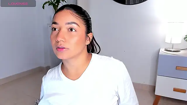 Snapshot of martina_roldam chatting on 01/15/25, 01:02 martina roldam online show from 01/15/25, 01:02