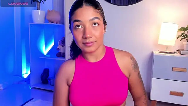 Snapshot of martina_roldam chatting on 01/22/25, 04:13 martina roldam online show from 01/22/25, 04:13