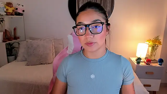 Snapshot of martina_roldam chatting on 03/23/25, 01:53 martina roldam online show from 03/23/25, 01:53