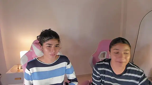 Snapshot of martina_roldam chatting on 09/27/25, 02:16 martina roldam online show from 09/27/25, 02:16