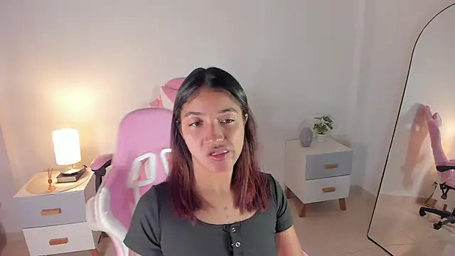 Snapshot of martina_roldam chatting on 09/30/25, 01:21 martina roldam online show from 09/30/25, 01:21