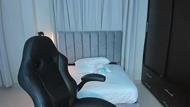 Snapshot of martina_roldam chatting on 11/20/25, 04:45 martina roldam online show from 11/20/25, 04:45