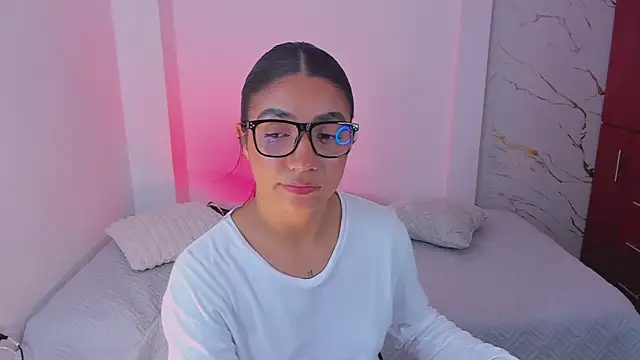 Snapshot of martina_roldam chatting on 03/16/26, 05:44 martina roldam online show from 03/16/26, 05:44