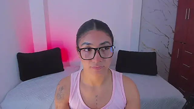 Snapshot of martina_roldam chatting on 03/18/26, 01:09 martina roldam online show from 03/18/26, 01:09