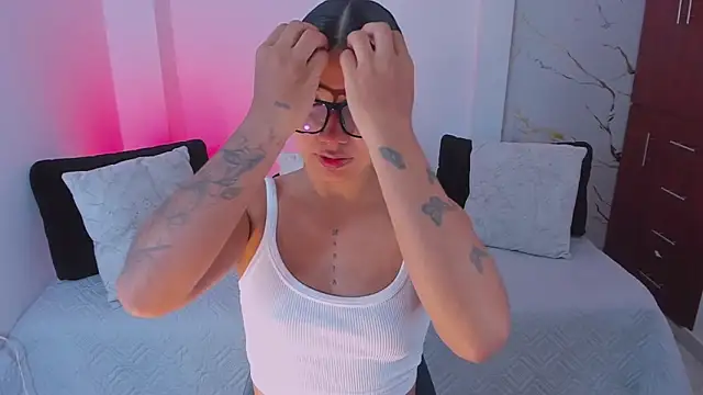 Snapshot of martina_roldam chatting on 03/19/26, 02:26 martina roldam online show from 03/19/26, 02:26