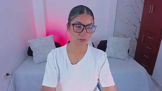 Snapshot of martina_roldam chatting on 04/01/26, 12:44 martina roldam online show from 04/01/26, 12:44