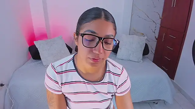 Snapshot of martina_roldam chatting on 04/04/26, 02:54 martina roldam online show from 04/04/26, 02:54