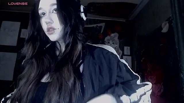 Snapshot of chloe_crystall_killer chatting on 04/10/26, 01:33 chloe crystall killer online show from 04/10/26, 01:33