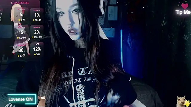 Snapshot of chloe_crystall_killer chatting on 05/18/26, 04:24 chloe crystall killer online show from 05/18/26, 04:24
