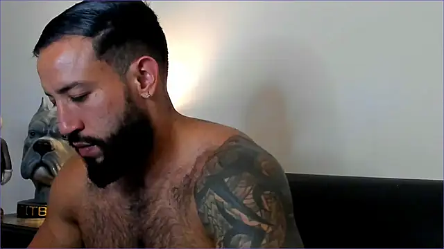 Snapshot of BradLeon_ chatting on 10/29/25, 10:11 BradLeon online show from 10/29/25, 10:11