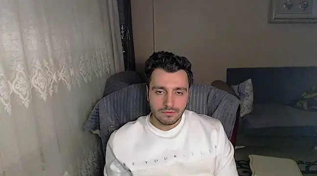 handsomeee04 online show from 02/09/25, 12:39