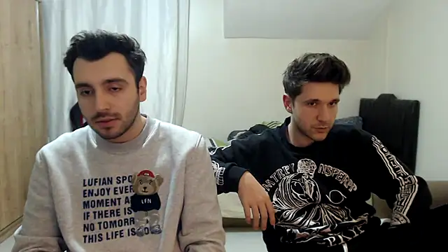 handsomeee04 online show from 10/14/25, 09:15