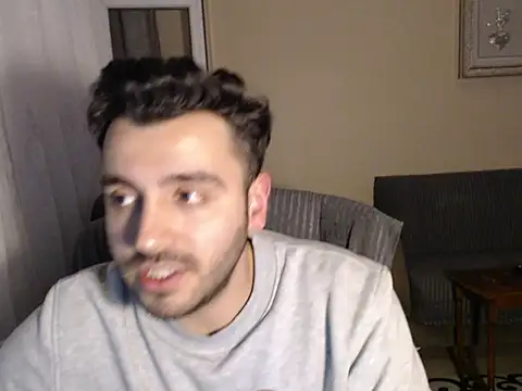 handsomeee04 online show from 11/17/25, 10:37