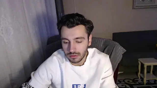 handsomeee04 online show from 12/03/25, 09:57