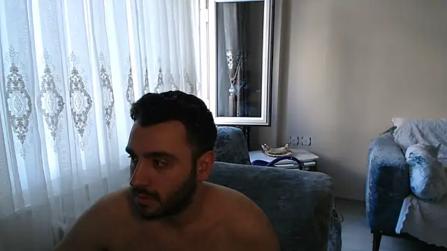 Snapshot of handsomeee04 chatting on 06/23/26, 04:05 handsomeee04 online show from 06/23/26, 04:05