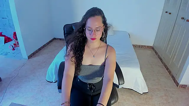 emmaTorres1 online show from 02/09/25, 06:58