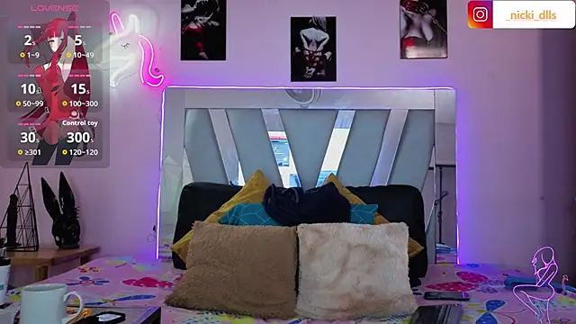 Snapshot of supradoll chatting on 10/29/25, 04:20 supradoll online show from 10/29/25, 04:20