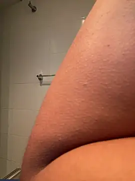 lauuraww online show from 01/04/25, 05:05