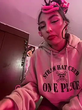 lauuraww online show from 03/05/25, 02:46