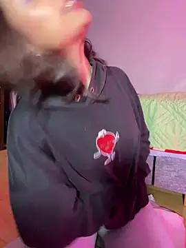 lauuraww online show from 03/18/25, 04:26