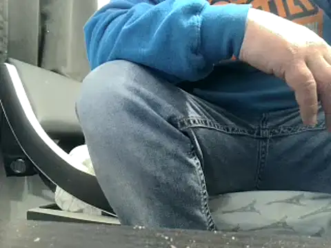 Snapshot of party51502 chatting on 02/05/25, 12:06 party51502 online show from 02/05/25, 12:06