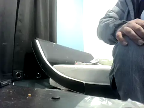 Snapshot of party51502 chatting on 02/11/25, 08:42 party51502 online show from 02/11/25, 08:42