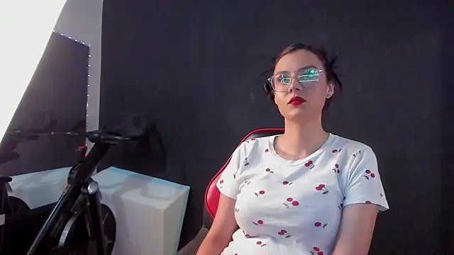 Snapshot of Abril_jones10 chatting on 12/30/24, 01:58 Abril jones10 online show from 12/30/24, 01:58