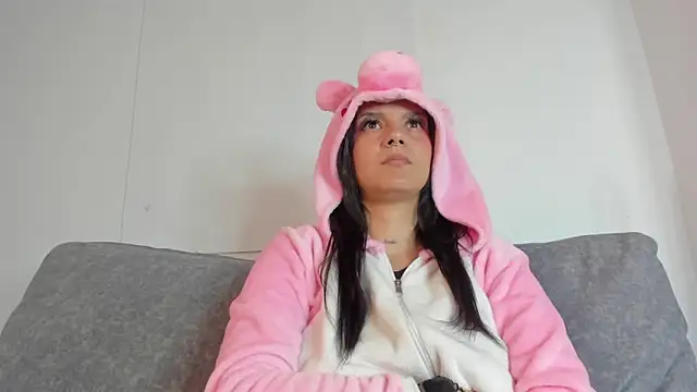 Snapshot of Abril_jones10 chatting on 02/20/25, 10:05 Abril jones10 online show from 02/20/25, 10:05