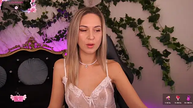 Snapshot of LovelyMollyy chatting on 10/21/25, 09:26 LovelyMollyy online show from 10/21/25, 09:26