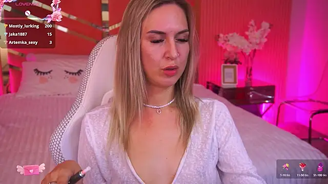 Snapshot of LovelyMollyy chatting on 11/03/25, 06:03 LovelyMollyy online show from 11/03/25, 06:03