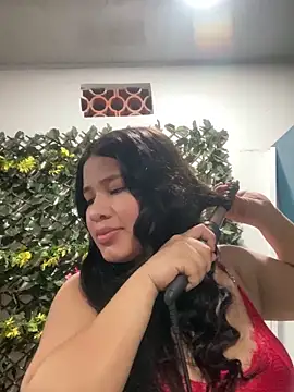 Snapshot of mia18_queen chatting on 01/05/25, 12:20 mia18 queen online show from 01/05/25, 12:20