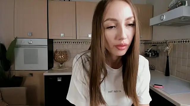 Snapshot of LinnGaillard chatting on 12/27/24, 07:29 LinnGaillard online show from 12/27/24, 07:29