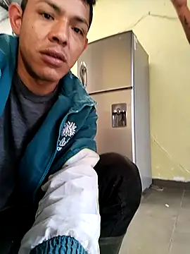 Snapshot of crazysex095 chatting on 02/06/25, 12:16 crazysex095 online show from 02/06/25, 12:16