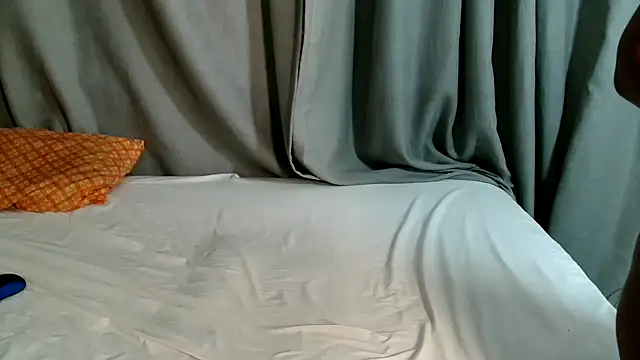 Snapshot of EROTIC_BARBIE28 chatting on 04/10/26, 04:17 EROTIC BARBIE28 online show from 04/10/26, 04:17