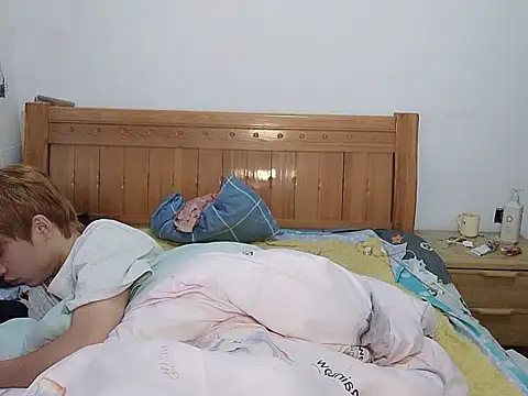 Snapshot of DOUMI98 chatting on 12/15/25, 01:21 DOUMI98 online show from 12/15/25, 01:21