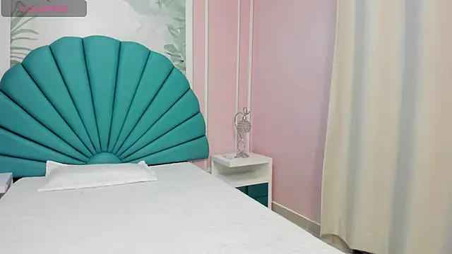 Snapshot of Daphne_Fox_ chatting on 02/04/25, 09:38 Daphne Fox online show from 02/04/25, 09:38