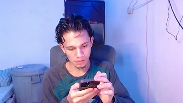 Snapshot of andy_dan18 chatting on 07/04/26, 12:28 andy dan18 online show from 07/04/26, 12:28