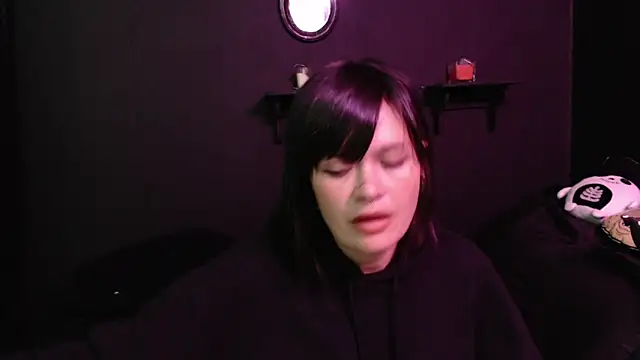 Snapshot of rousstattoo chatting on 12/18/25, 01:33 rousstattoo online show from 12/18/25, 01:33