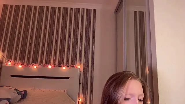 Snapshot of Awwwrora chatting on 11/17/25, 03:51 Awwwrora online show from 11/17/25, 03:51