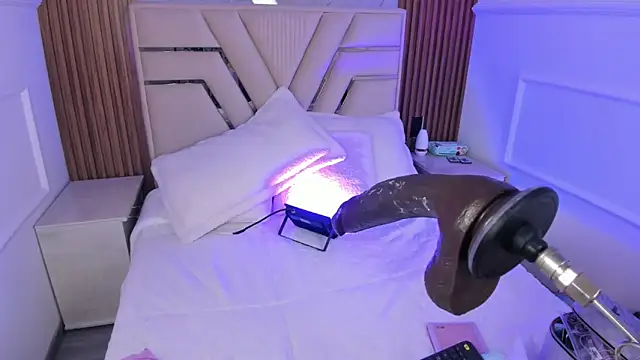 Snapshot of LolaAngellx chatting on 02/10/25, 11:13 LolaAngellx online show from 02/10/25, 11:13