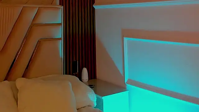 Snapshot of LolaAngellx chatting on 03/11/25, 11:26 LolaAngellx online show from 03/11/25, 11:26