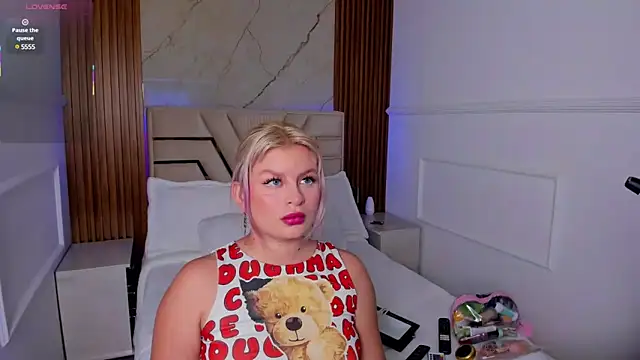 Snapshot of LolaAngellx chatting on 03/13/25, 01:18 LolaAngellx online show from 03/13/25, 01:18