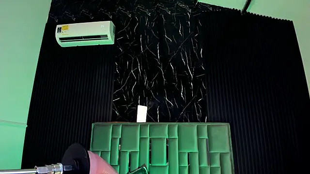 Snapshot of LolaAngellx chatting on 09/23/25, 08:34 LolaAngellx online show from 09/23/25, 08:34