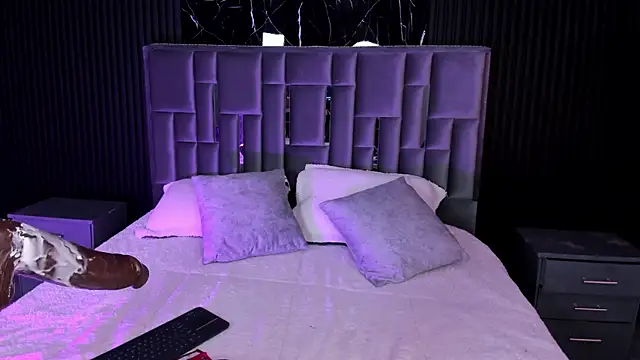 Snapshot of LolaAngellx chatting on 11/18/25, 09:03 LolaAngellx online show from 11/18/25, 09:03