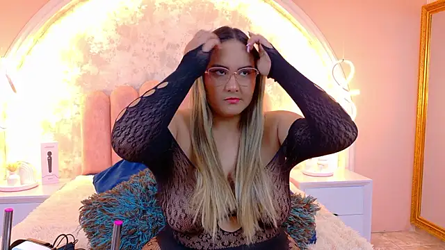 Snapshot of MiaLaurents chatting on 03/05/26, 03:13 MiaLaurents online show from 03/05/26, 03:13