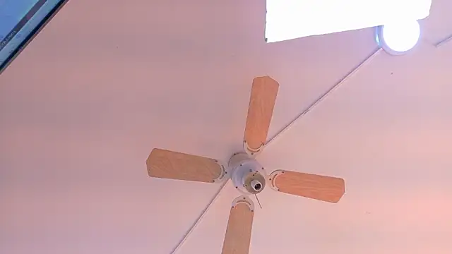 Snapshot of MiaLaurents chatting on 03/15/26, 03:51 MiaLaurents online show from 03/15/26, 03:51