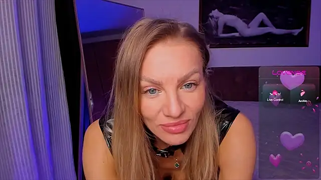 Snapshot of Oliva_Candy chatting on 03/17/26, 06:44 Oliva Candy online show from 03/17/26, 06:44