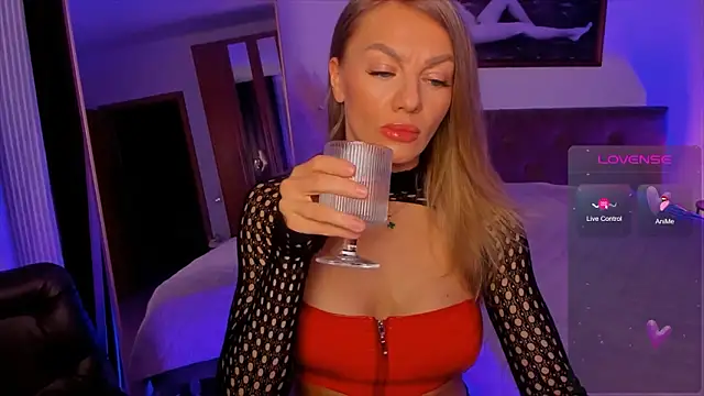 Snapshot of Oliva_Candy chatting on 03/27/26, 06:40 Oliva Candy online show from 03/27/26, 06:40